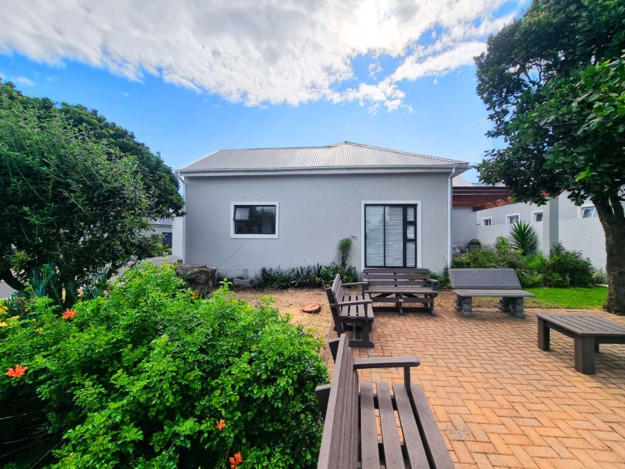 2 Bedroom Property for Sale in Sandbaai Western Cape